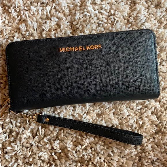 Michael Kors Handbags - Micheal Kors jet set wallet
